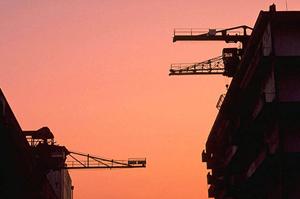 仮設住宅をコンシェルジェが案内